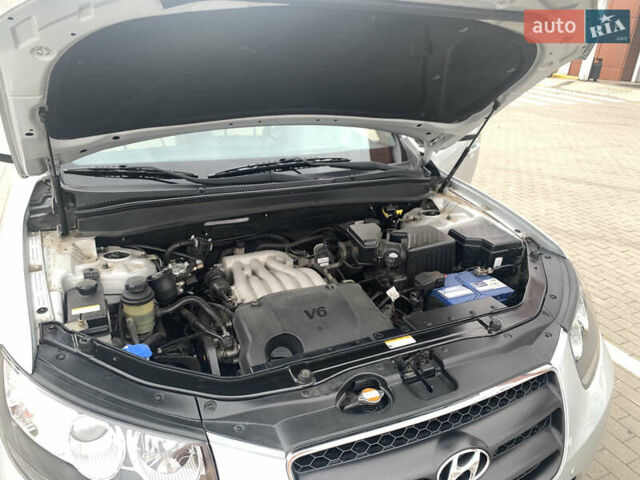 Хендай Санта Фе, объемом двигателя 2.7 л и пробегом 90 тыс. км за 12700 $, фото 9 на Automoto.ua