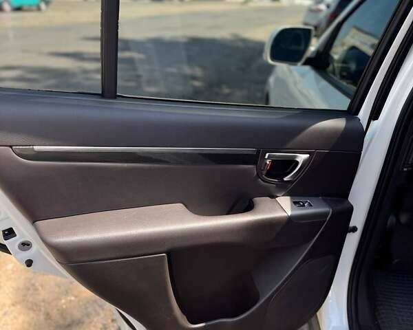 Хендай Санта Фе 2011 в Крыжополе на Automoto.ua Хендай Санта Фе, объемом двигателя 2.2 л и пробегом 215 тыс. км за 15500 $, фото 12 на Automoto.ua