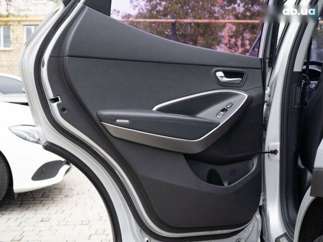 Хендай Санта Фе, объемом двигателя 2 л и пробегом 181 тыс. км за 15700 $, фото 16 на Automoto.ua