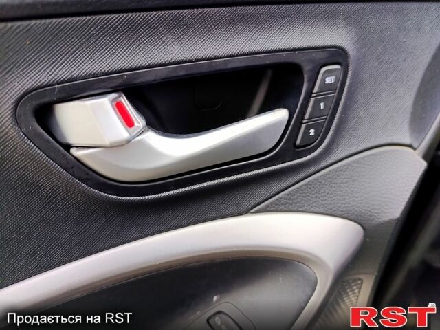 Хендай Санта Фе, об'ємом двигуна 2 л та пробігом 211 тис. км за 17200 $, фото 5 на Automoto.ua