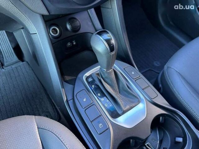 Хендай Санта Фе, объемом двигателя 2 л и пробегом 198 тыс. км за 17900 $, фото 15 на Automoto.ua