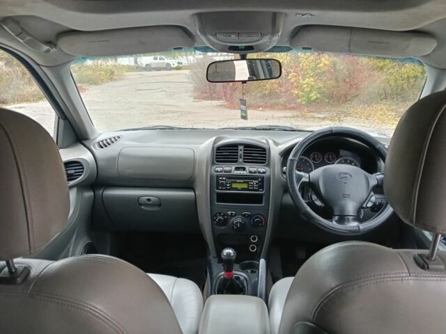 Серый Хендай Санта Фе, объемом двигателя 2.2 л и пробегом 280 тыс. км за 3362 $, фото 6 на Automoto.ua