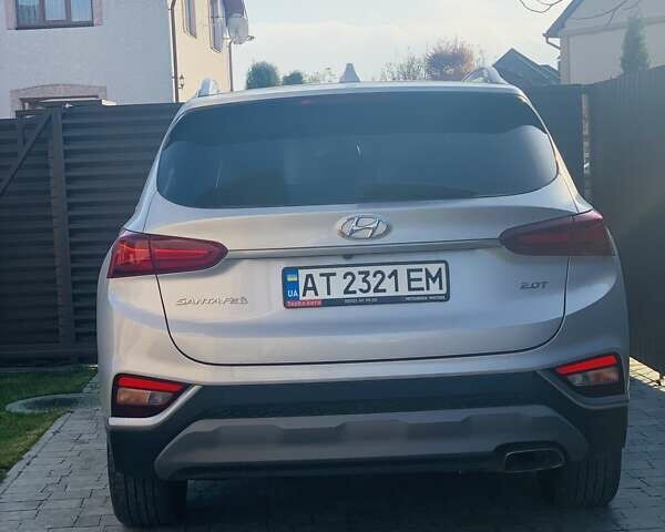 Серый Хендай Санта Фе, объемом двигателя 2 л и пробегом 30 тыс. км за 25000 $, фото 2 на Automoto.ua