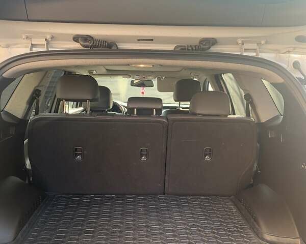 Серый Хендай Санта Фе, объемом двигателя 2 л и пробегом 30 тыс. км за 25000 $, фото 4 на Automoto.ua