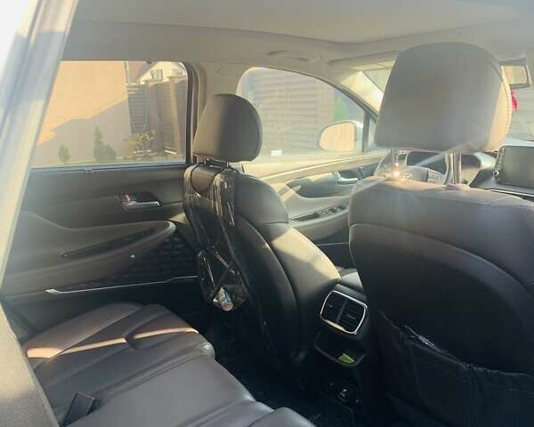 Серый Хендай Санта Фе, объемом двигателя 2 л и пробегом 30 тыс. км за 25000 $, фото 6 на Automoto.ua