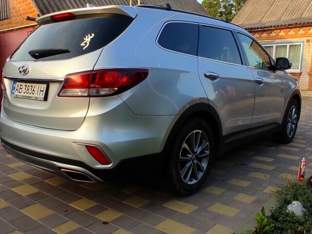 Серый Хендай Санта Фе, объемом двигателя 3.3 л и пробегом 185 тыс. км за 17100 $, фото 2 на Automoto.ua