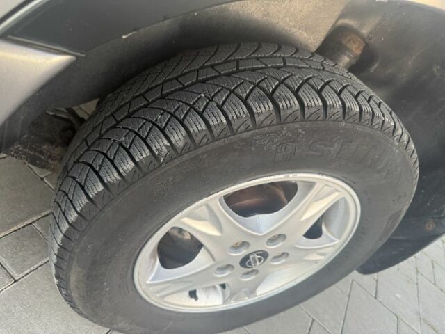 Серый Хендай Санта Фе, объемом двигателя 2 л и пробегом 300 тыс. км за 2999 $, фото 3 на Automoto.ua