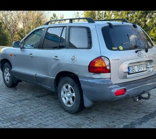 Серый Хендай Санта Фе, объемом двигателя 2 л и пробегом 235 тыс. км за 3475 $, фото 6 на Automoto.ua