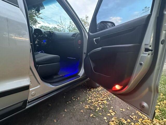 Хендай Санта Фе 2006 в Кривом Роге на Automoto.ua Серый Хендай Санта Фе, объемом двигателя 2.2 л и пробегом 340 тыс. км за 8300 $, фото 5 на Automoto.ua