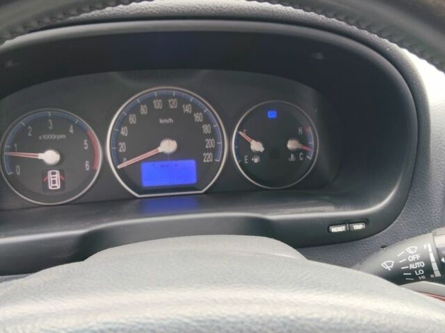 Серый Хендай Санта Фе, объемом двигателя 2.2 л и пробегом 330 тыс. км за 4700 $, фото 10 на Automoto.ua