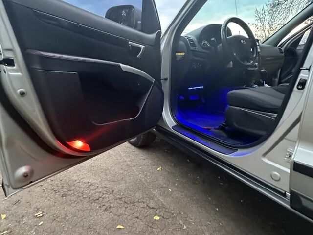 Хендай Санта Фе 2006 в Кривом Роге на Automoto.ua Серый Хендай Санта Фе, объемом двигателя 2.2 л и пробегом 340 тыс. км за 8300 $, фото 6 на Automoto.ua