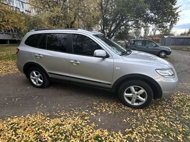 Хендай Санта Фе 2006 в Кривом Роге на Automoto.ua Серый Хендай Санта Фе, объемом двигателя 2.2 л и пробегом 340 тыс. км за 8300 $, фото 1 на Automoto.ua