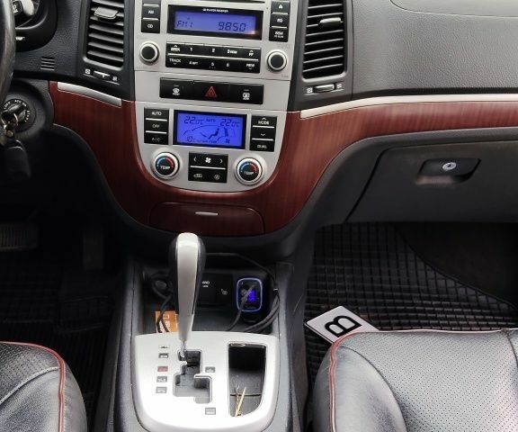 Серый Хендай Санта Фе, объемом двигателя 2.2 л и пробегом 330 тыс. км за 4700 $, фото 15 на Automoto.ua