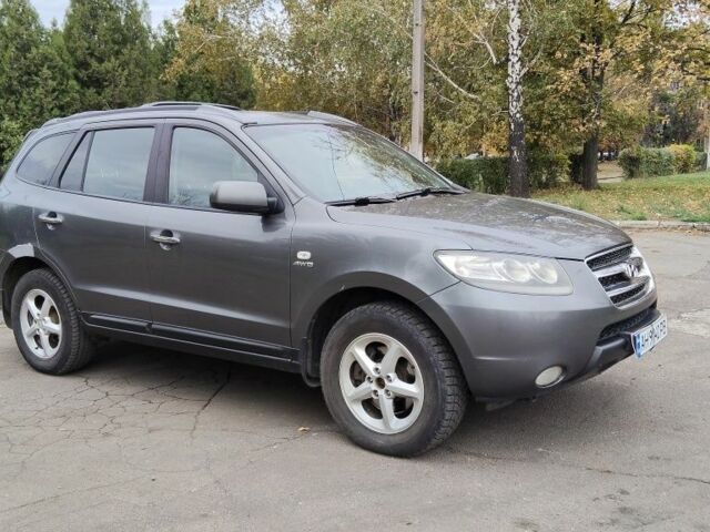 Серый Хендай Санта Фе, объемом двигателя 2.2 л и пробегом 330 тыс. км за 4700 $, фото 3 на Automoto.ua