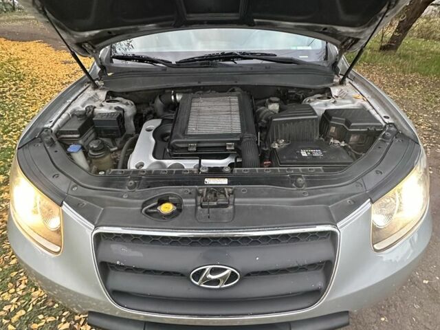 Хендай Санта Фе 2006 в Кривом Роге на Automoto.ua Серый Хендай Санта Фе, объемом двигателя 2.2 л и пробегом 340 тыс. км за 8300 $, фото 4 на Automoto.ua