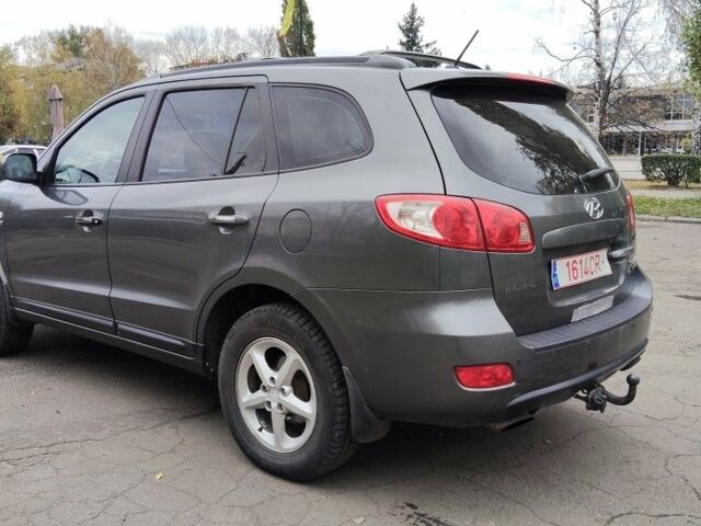 Серый Хендай Санта Фе, объемом двигателя 2.2 л и пробегом 330 тыс. км за 4700 $, фото 9 на Automoto.ua