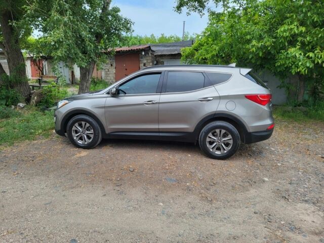 Хендай Санта Фе 2015 в Кривом Роге на Automoto.ua Серый Хендай Санта Фе, объемом двигателя 2.4 л и пробегом 192 тыс. км за 15650 $, фото 3 на Automoto.ua