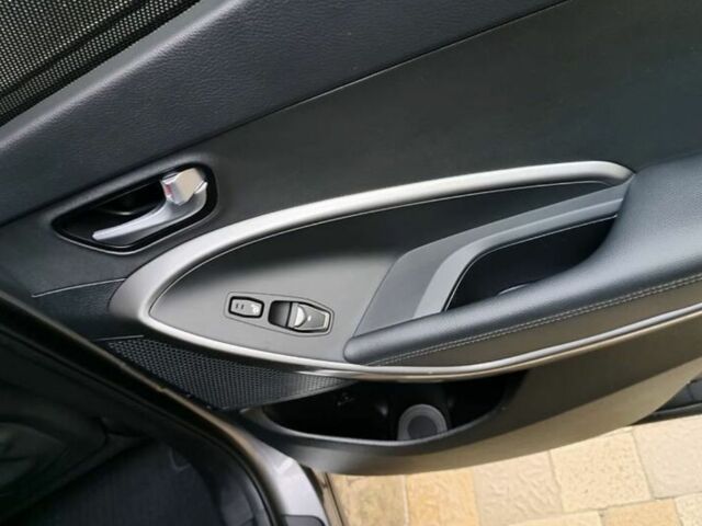 Сірий Хендай Санта Фе, об'ємом двигуна 2 л та пробігом 280 тис. км за 19300 $, фото 4 на Automoto.ua