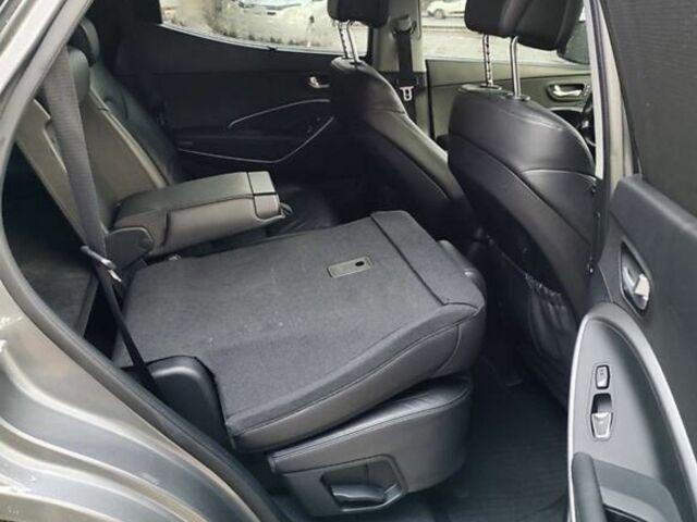 Сірий Хендай Санта Фе, об'ємом двигуна 2 л та пробігом 280 тис. км за 19300 $, фото 6 на Automoto.ua