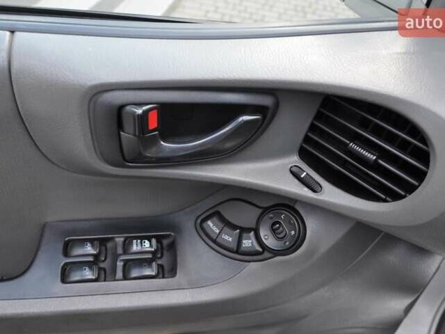 Сірий Хендай Санта Фе, об'ємом двигуна 2 л та пробігом 238 тис. км за 5800 $, фото 26 на Automoto.ua