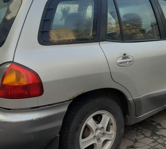 Сірий Хендай Санта Фе, об'ємом двигуна 2 л та пробігом 200 тис. км за 3546 $, фото 5 на Automoto.ua