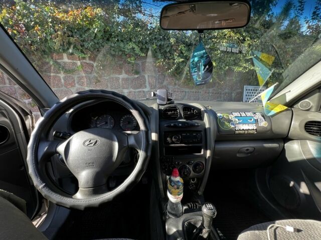 Сірий Хендай Санта Фе, об'ємом двигуна 2 л та пробігом 250 тис. км за 3621 $, фото 3 на Automoto.ua