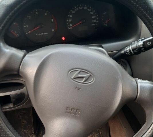 Сірий Хендай Санта Фе, об'ємом двигуна 2 л та пробігом 200 тис. км за 3546 $, фото 10 на Automoto.ua