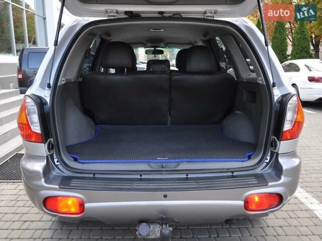 Сірий Хендай Санта Фе, об'ємом двигуна 2 л та пробігом 238 тис. км за 5800 $, фото 6 на Automoto.ua