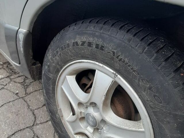 Сірий Хендай Санта Фе, об'ємом двигуна 2 л та пробігом 200 тис. км за 3546 $, фото 4 на Automoto.ua