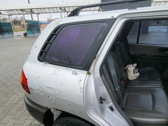 Серый Хендай Санта Фе, объемом двигателя 2.7 л и пробегом 327 тыс. км за 4000 $, фото 3 на Automoto.ua