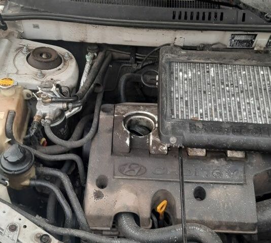 Сірий Хендай Санта Фе, об'ємом двигуна 2 л та пробігом 200 тис. км за 3546 $, фото 3 на Automoto.ua