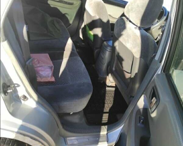 Серый Хендай Санта Фе, объемом двигателя 2 л и пробегом 312 тыс. км за 6000 $, фото 7 на Automoto.ua