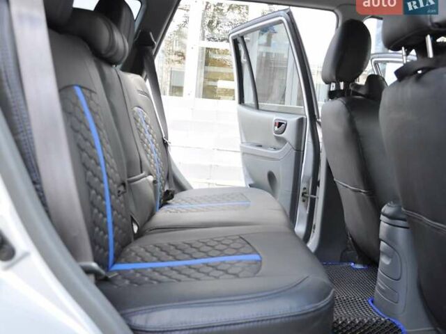 Сірий Хендай Санта Фе, об'ємом двигуна 2 л та пробігом 238 тис. км за 5800 $, фото 17 на Automoto.ua