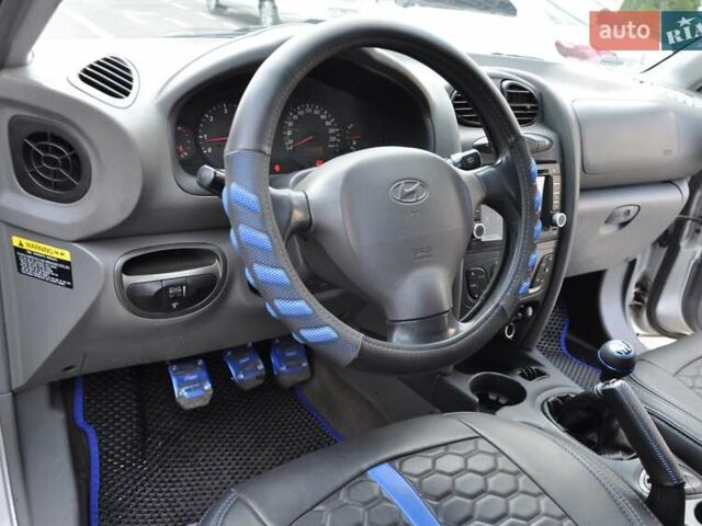 Сірий Хендай Санта Фе, об'ємом двигуна 2 л та пробігом 238 тис. км за 5800 $, фото 27 на Automoto.ua