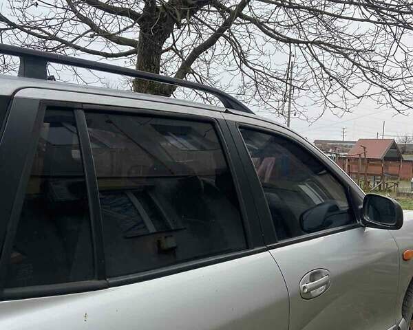 Серый Хендай Санта Фе, объемом двигателя 2.4 л и пробегом 250 тыс. км за 5000 $, фото 2 на Automoto.ua