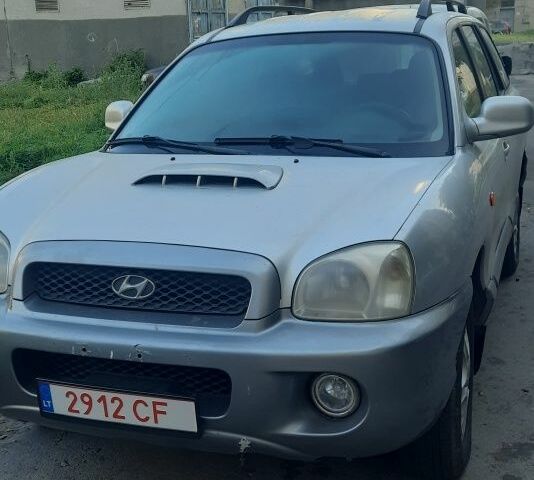 Сірий Хендай Санта Фе, об'ємом двигуна 2 л та пробігом 200 тис. км за 3546 $, фото 1 на Automoto.ua