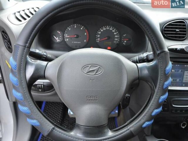 Сірий Хендай Санта Фе, об'ємом двигуна 2 л та пробігом 238 тис. км за 5800 $, фото 29 на Automoto.ua