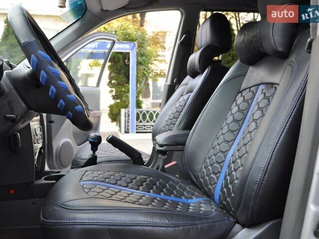 Сірий Хендай Санта Фе, об'ємом двигуна 2 л та пробігом 238 тис. км за 5800 $, фото 24 на Automoto.ua