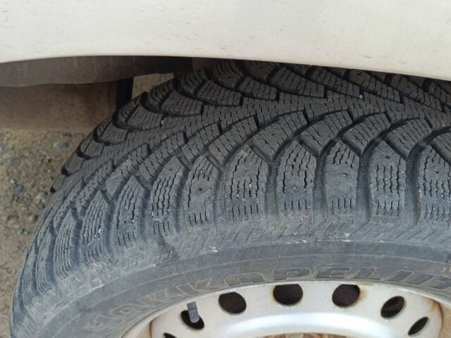 Серый Хендай Санта Фе, объемом двигателя 2.4 л и пробегом 235 тыс. км за 5100 $, фото 4 на Automoto.ua