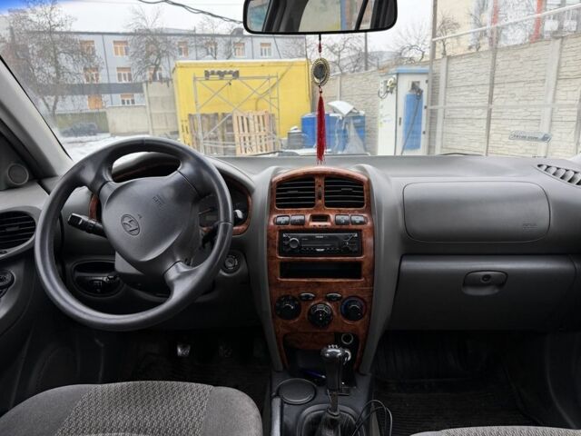 Сірий Хендай Санта Фе, об'ємом двигуна 2 л та пробігом 288 тис. км за 5300 $, фото 4 на Automoto.ua