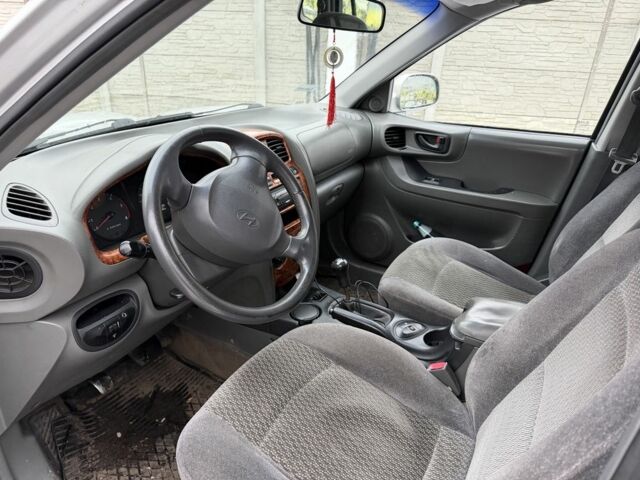 Сірий Хендай Санта Фе, об'ємом двигуна 2 л та пробігом 288 тис. км за 5300 $, фото 7 на Automoto.ua