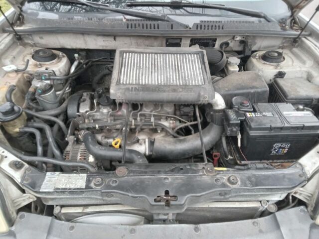 Сірий Хендай Санта Фе, об'ємом двигуна 2 л та пробігом 334 тис. км за 5000 $, фото 3 на Automoto.ua