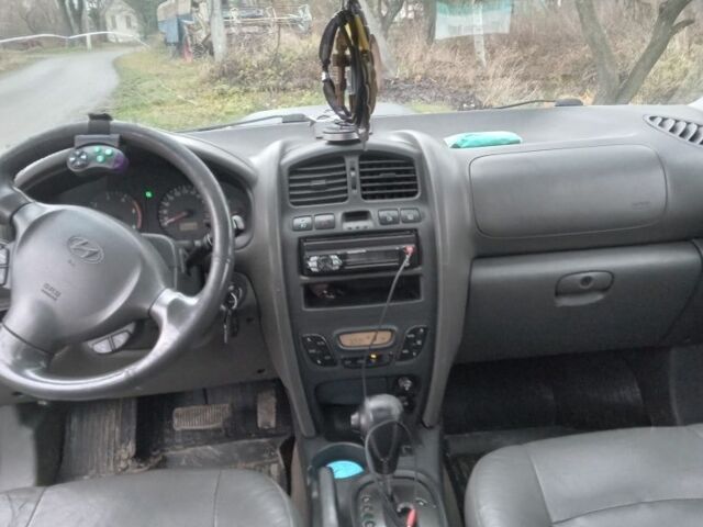 Сірий Хендай Санта Фе, об'ємом двигуна 2 л та пробігом 334 тис. км за 5000 $, фото 7 на Automoto.ua