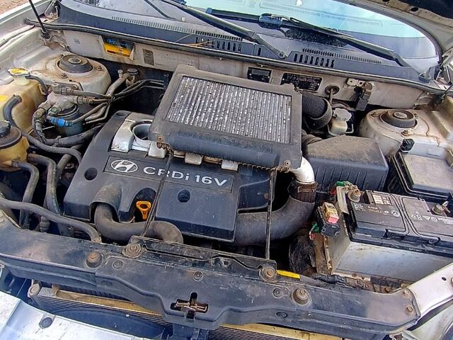 Серый Хендай Санта Фе, объемом двигателя 2 л и пробегом 262 тыс. км за 5200 $, фото 1 на Automoto.ua