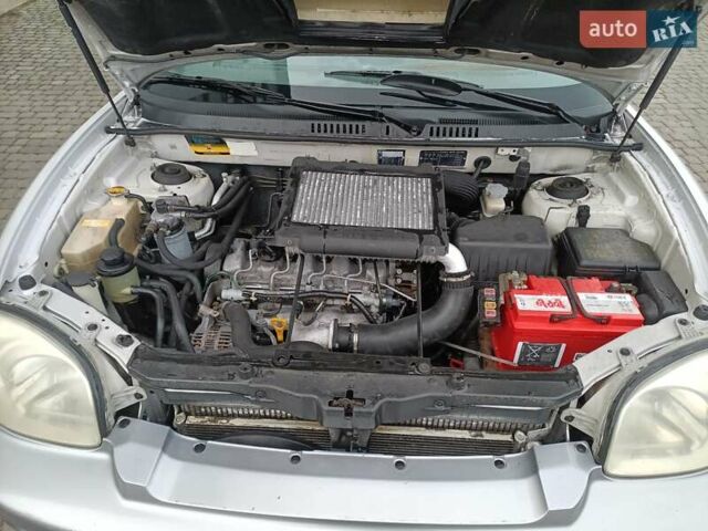 Серый Хендай Санта Фе, объемом двигателя 1.99 л и пробегом 350 тыс. км за 4200 $, фото 10 на Automoto.ua