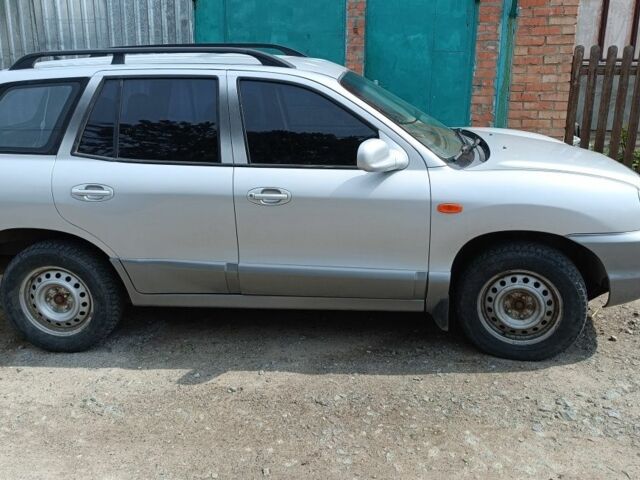 Серый Хендай Санта Фе, объемом двигателя 2.4 л и пробегом 235 тыс. км за 5100 $, фото 3 на Automoto.ua