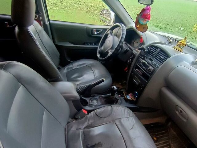 Серый Хендай Санта Фе, объемом двигателя 2 л и пробегом 262 тыс. км за 5200 $, фото 3 на Automoto.ua