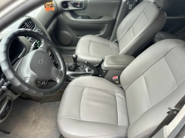 Сірий Хендай Санта Фе, об'ємом двигуна 2 л та пробігом 286 тис. км за 3800 $, фото 8 на Automoto.ua