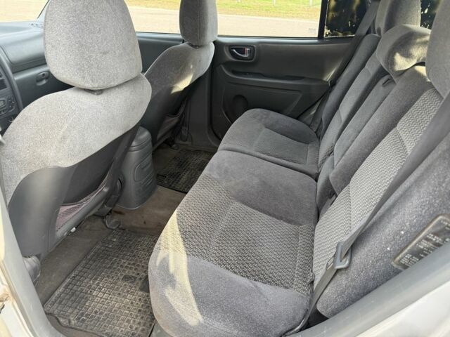 Серый Хендай Санта Фе, объемом двигателя 2.4 л и пробегом 300 тыс. км за 2200 $, фото 6 на Automoto.ua