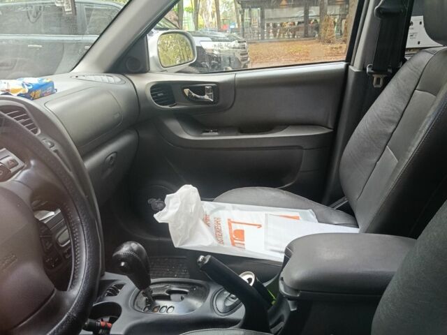 Хендай Санта Фе 2003 в Николаеве на Automoto.ua Серый Хендай Санта Фе, объемом двигателя 2 л и пробегом 343 тыс. км за 5500 $, фото 4 на Automoto.ua